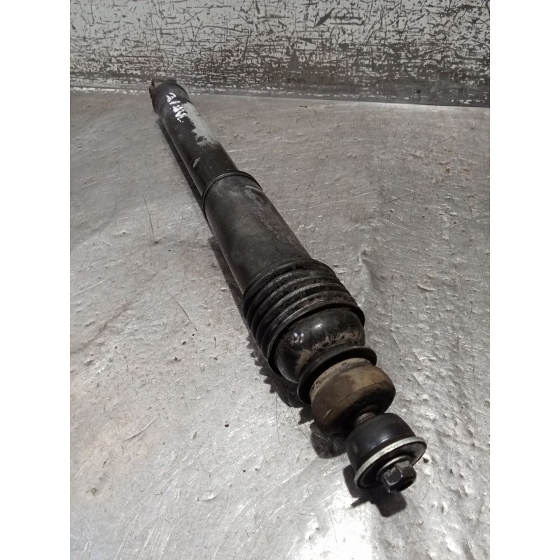 Recambio de amortiguador trasero izquierdo para ssangyong rodius i 2.7 xdi referencia OEM IAM   05