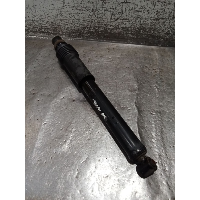 Recambio de amortiguador trasero derecho para ssangyong rodius i 2.7 xdi referencia OEM IAM   05