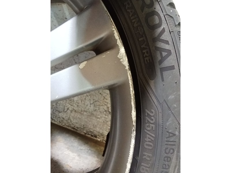 Recambio de juego llantas para seat leon (1p1) 2.0 tdi referencia OEM IAM  225/40 R18 92Y VER FOTOS