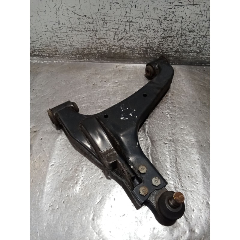 Recambio de brazo suspension inferior delantero izquierdo para ssangyong rodius i 2.7 xdi referencia OEM IAM   05