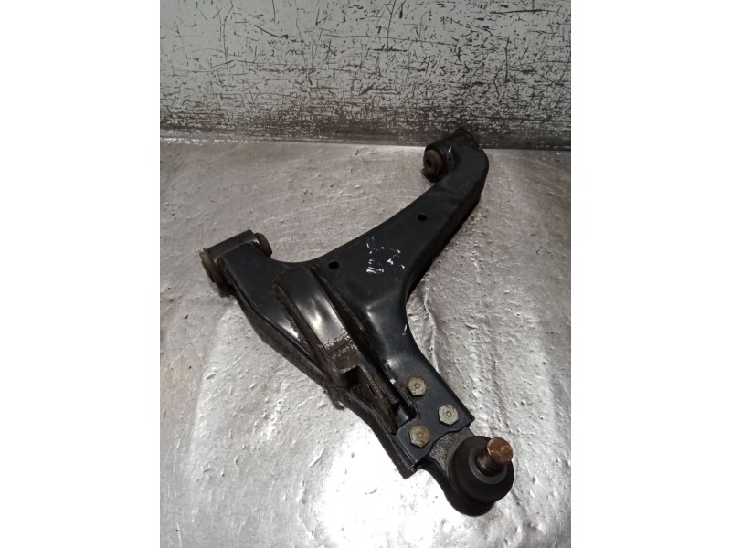 Recambio de brazo suspension inferior delantero izquierdo para ssangyong rodius i 2.7 xdi referencia OEM IAM   05