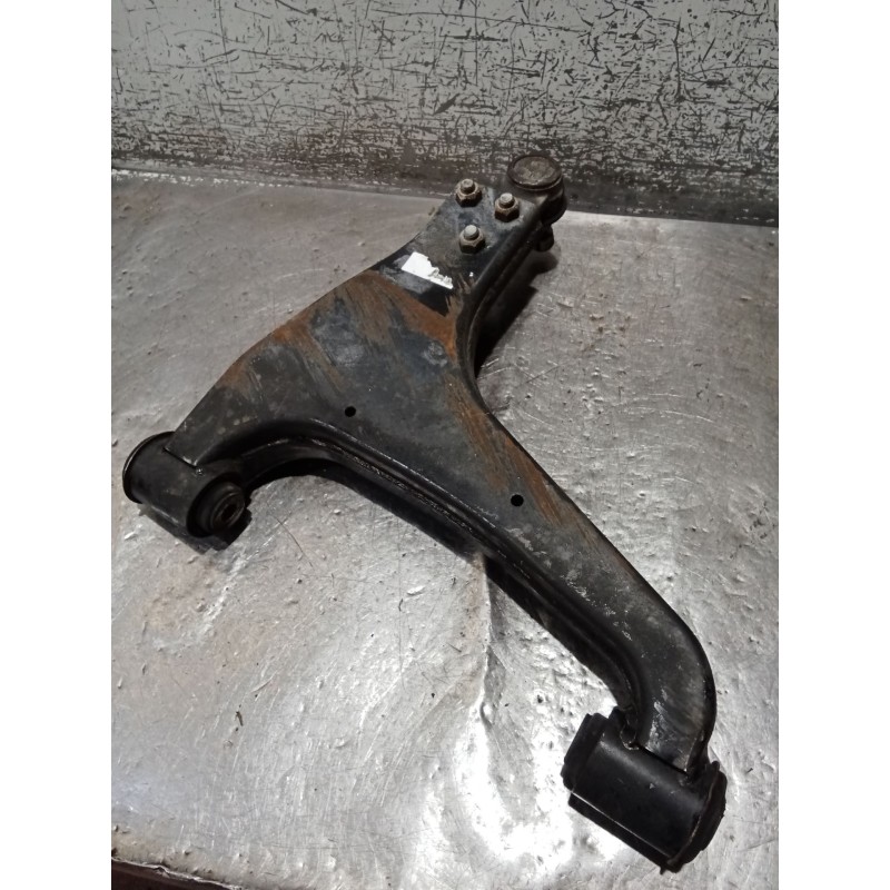 Recambio de brazo suspension inferior delantero izquierdo para ssangyong rodius i 2.7 xdi referencia OEM IAM   05