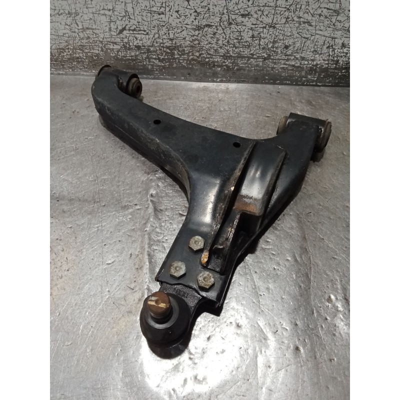 Recambio de brazo suspension inferior delantero izquierdo para ssangyong rodius i 2.7 xdi referencia OEM IAM   05