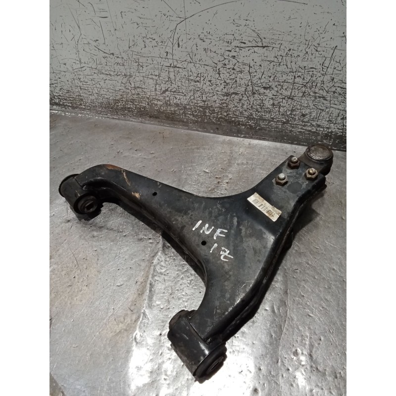 Recambio de brazo suspension inferior delantero izquierdo para ssangyong rodius i 2.7 xdi referencia OEM IAM   05