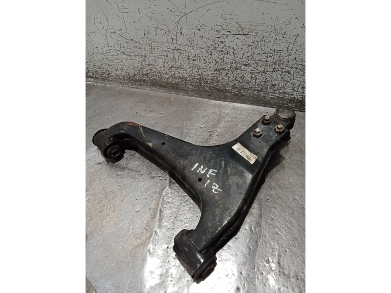 Recambio de brazo suspension inferior delantero izquierdo para ssangyong rodius i 2.7 xdi referencia OEM IAM   05