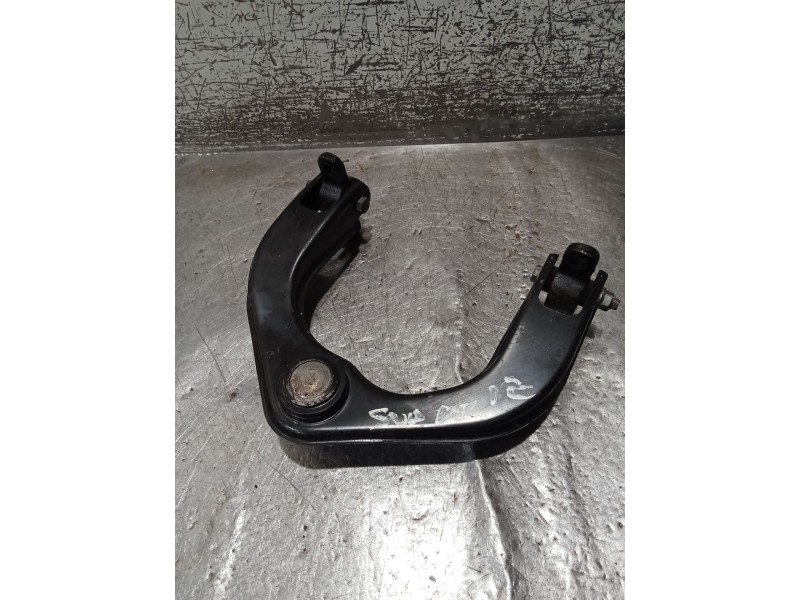 Recambio de brazo suspension superior delantero izquierdo para ssangyong rodius i 2.7 xdi referencia OEM IAM   05