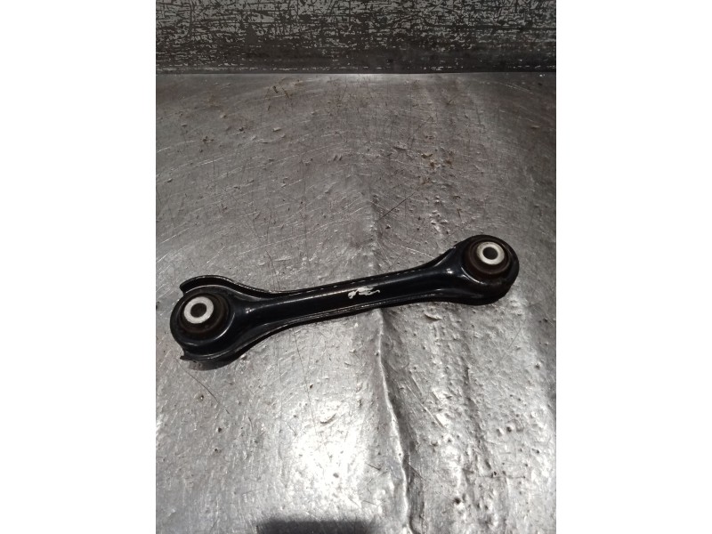 Recambio de brazo suspension superior trasero izquierdo para ssangyong rodius i 2.7 xdi referencia OEM IAM  05 ANTERIOR