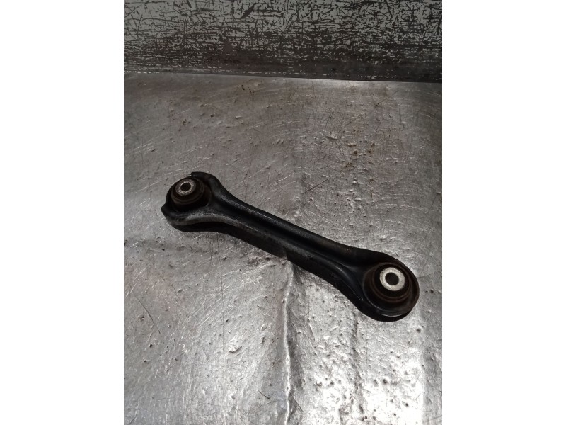 Recambio de brazo suspension superior trasero izquierdo para ssangyong rodius i 2.7 xdi referencia OEM IAM  05 ANTERIOR