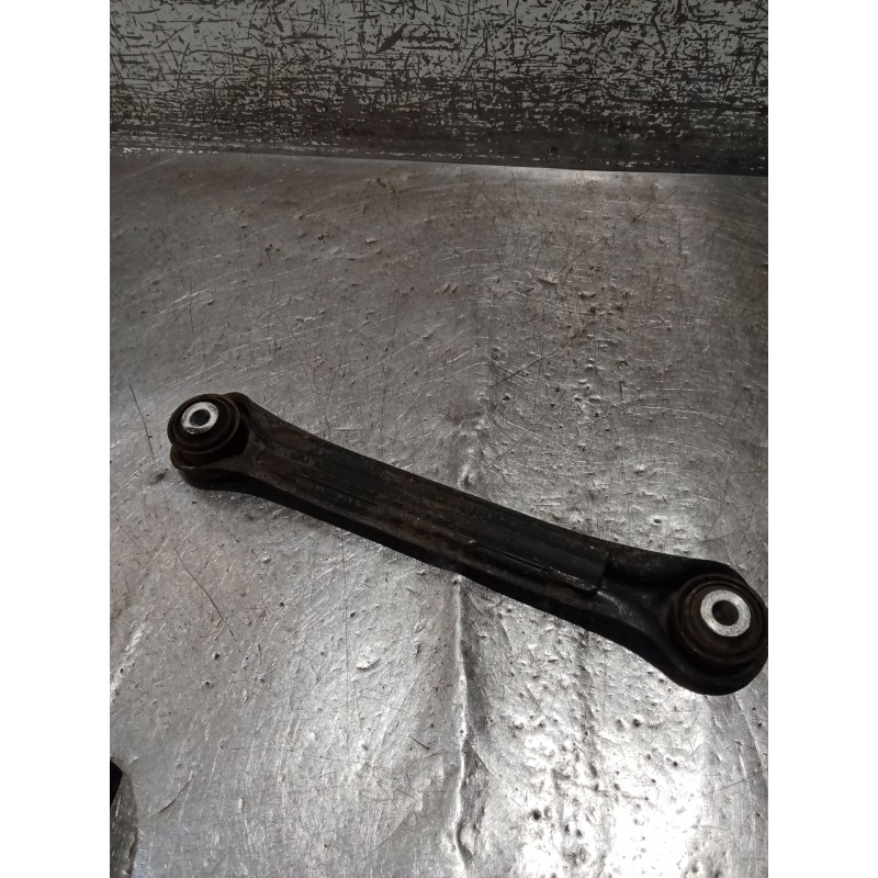 Recambio de brazo suspension inferior trasero izquierdo para ssangyong rodius i 2.7 xdi referencia OEM IAM  05 ANTERIOR