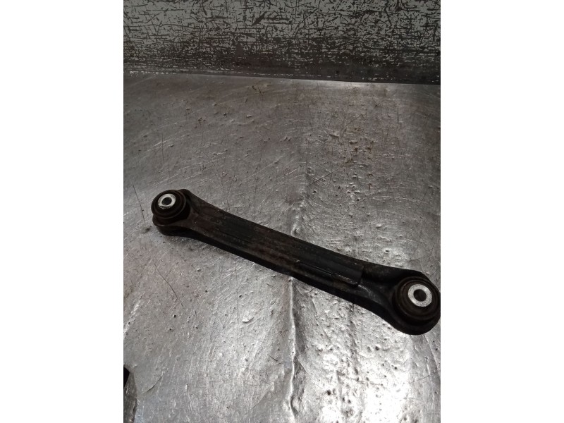 Recambio de brazo suspension inferior trasero izquierdo para ssangyong rodius i 2.7 xdi referencia OEM IAM  05 ANTERIOR