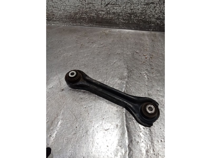 Recambio de brazo suspension superior trasero izquierdo para ssangyong rodius i 2.7 xdi referencia OEM IAM  05 ANTERIOR