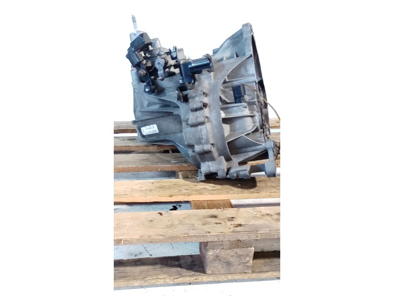 Recambio de caja cambios para ford focus i sedán (dfw) 1.8 turbo di / tddi referencia OEM IAM XS4R 7002 RA 5V 1GA1 9C18 000032