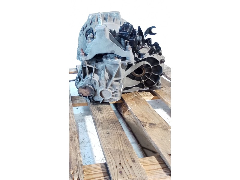 Recambio de caja cambios para ford focus i sedán (dfw) 1.8 turbo di / tddi referencia OEM IAM XS4R 7002 RA 5V 1GA1 9C18 000032