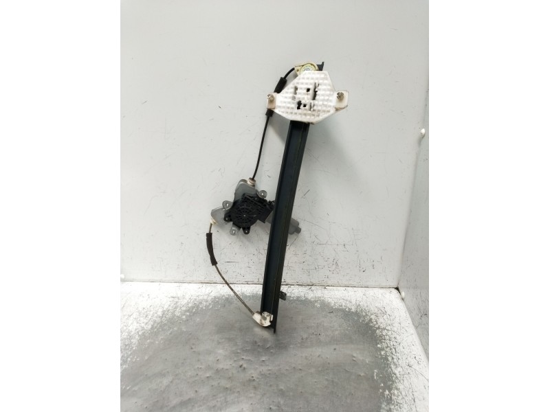 Recambio de elevalunas delantero izquierdo para ssangyong rodius i 2.7 xdi referencia OEM IAM  5P 2005