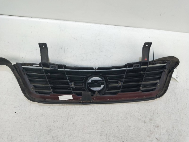 Recambio de rejilla delantera para opel sintra 2.2 16v dti referencia OEM IAM   