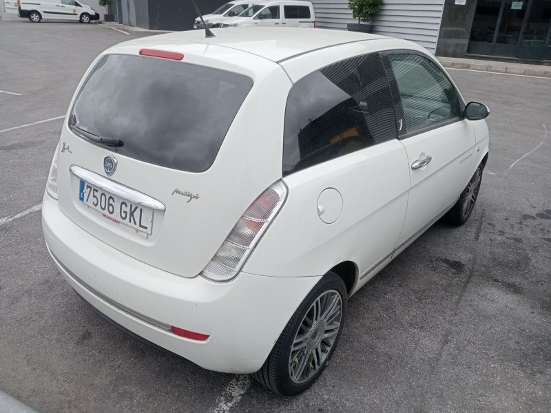 lancia ypsilon (843_) del año 2009