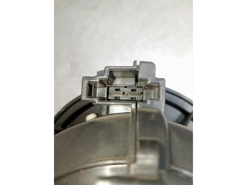 Recambio de motor calefaccion para opel crossland x / crossland (p17, p2qo) 1.2 (75) referencia OEM IAM HB613001 0807667 BZ78792