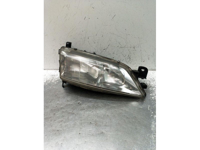 Recambio de faro derecho para opel vectra b hatchback (j96) 1.7 td (f68) referencia OEM IAM   1995
