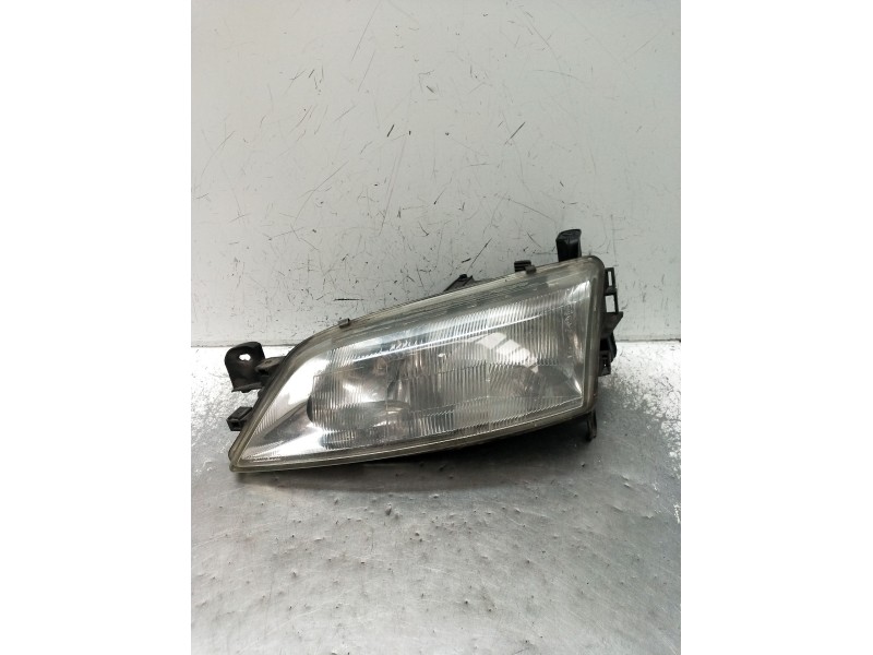 Recambio de faro izquierdo para opel vectra b hatchback (j96) 1.7 td (f68) referencia OEM IAM   1995