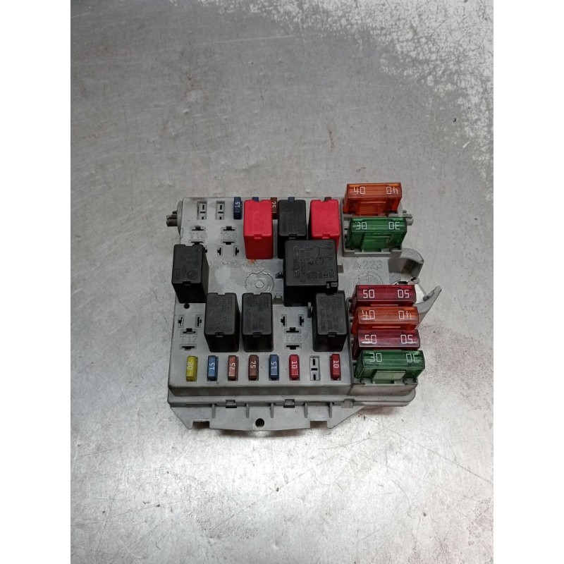 Recambio de caja reles / fusibles para alfa romeo 147 (937_) 1.6 16v t.spark eco (937.axa1a, 937.bxa1a) referencia OEM IAM 51742