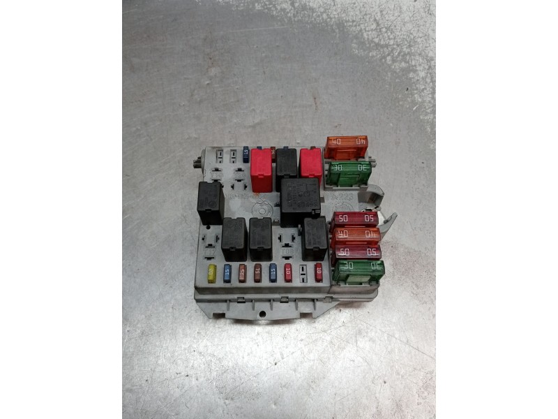 Recambio de caja reles / fusibles para alfa romeo 147 (937_) 1.6 16v t.spark eco (937.axa1a, 937.bxa1a) referencia OEM IAM 51742