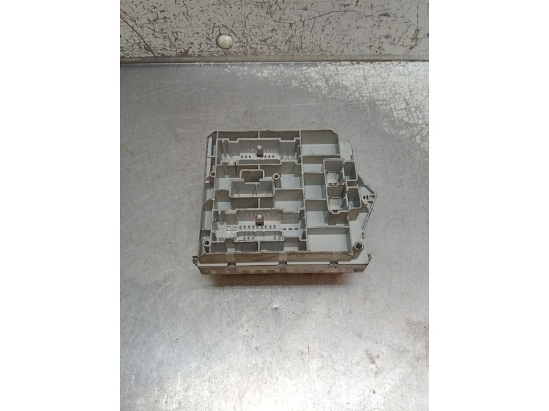 Recambio de caja reles / fusibles para alfa romeo 147 (937_) 1.6 16v t.spark eco (937.axa1a, 937.bxa1a) referencia OEM IAM 51742