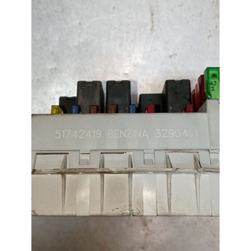Recambio de caja reles / fusibles para alfa romeo 147 (937_) 1.6 16v t.spark eco (937.axa1a, 937.bxa1a) referencia OEM IAM 51742