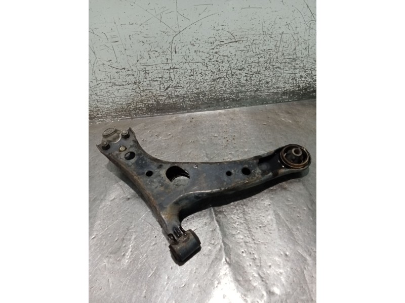 Recambio de brazo suspension inferior delantero izquierdo para toyota celica coupé (_t23_) 1.8 16v vt-i (zzt230_) referencia OEM