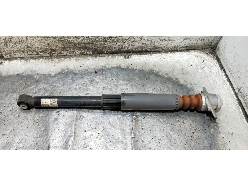 Recambio de amortiguador trasero derecho para audi a3 (8v) ambiente referencia OEM IAM 5Q0513049BF  