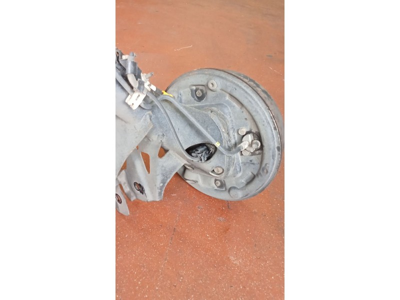 Recambio de puente trasero para toyota yaris (_p9_) 1.3 vvt-i (scp90_) referencia OEM IAM TAMBOR/ABS  05