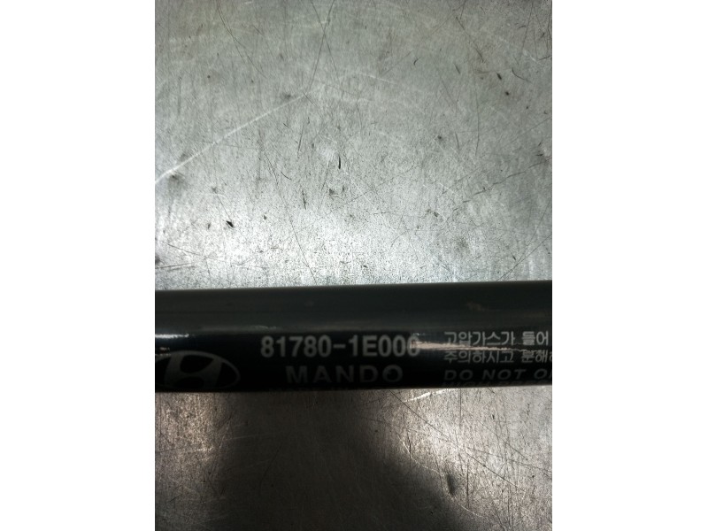 Recambio de amortiguadores maletero / porton para hyundai accent iii (mc) 1.4 gl referencia OEM IAM 817801E000  2005