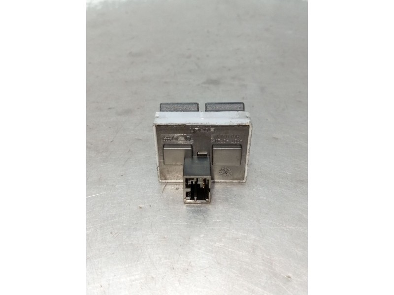 Recambio de mando elevalunas delantero izquierdo para seat ibiza iii (6l1) 1.4 16v referencia OEM IAM  5P 2002