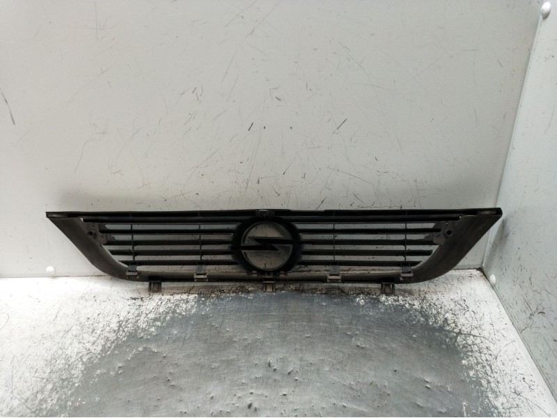 Recambio de rejilla delantera para opel vectra b hatchback (j96) 1.7 td (f68) referencia OEM IAM   1995