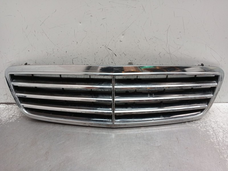 Recambio de rejilla delantera para mercedes-benz clase c (w203) c 270 cdi (203.016) referencia OEM IAM   2000
