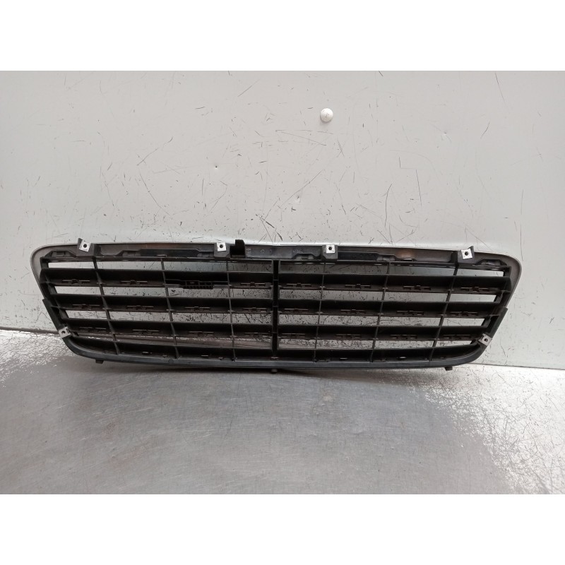 Recambio de rejilla delantera para mercedes-benz clase c (w203) c 270 cdi (203.016) referencia OEM IAM   2000