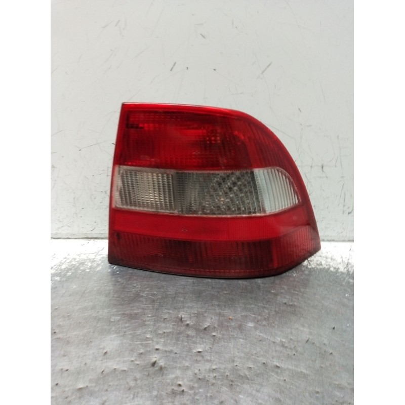Recambio de piloto trasero derecho para opel vectra b hatchback (j96) 1.7 td (f68) referencia OEM IAM 90568049  1995