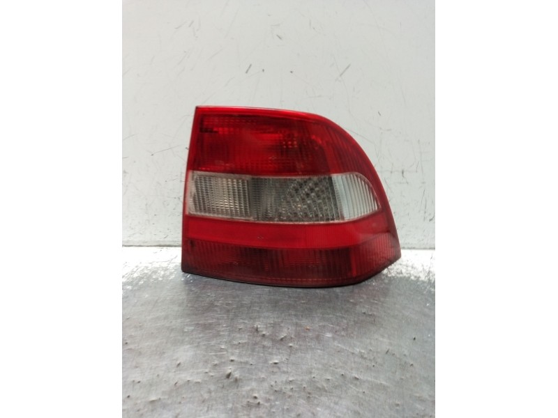 Recambio de piloto trasero derecho para opel vectra b hatchback (j96) 1.7 td (f68) referencia OEM IAM 90568049  1995