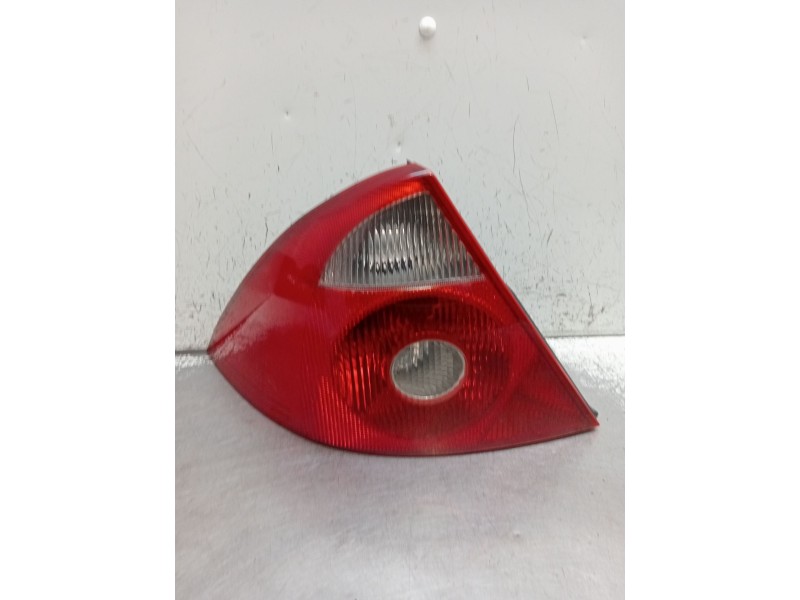 Recambio de piloto trasero izquierdo para ford mondeo iii sedán (b4y) 2.0 tdci referencia OEM IAM   2001