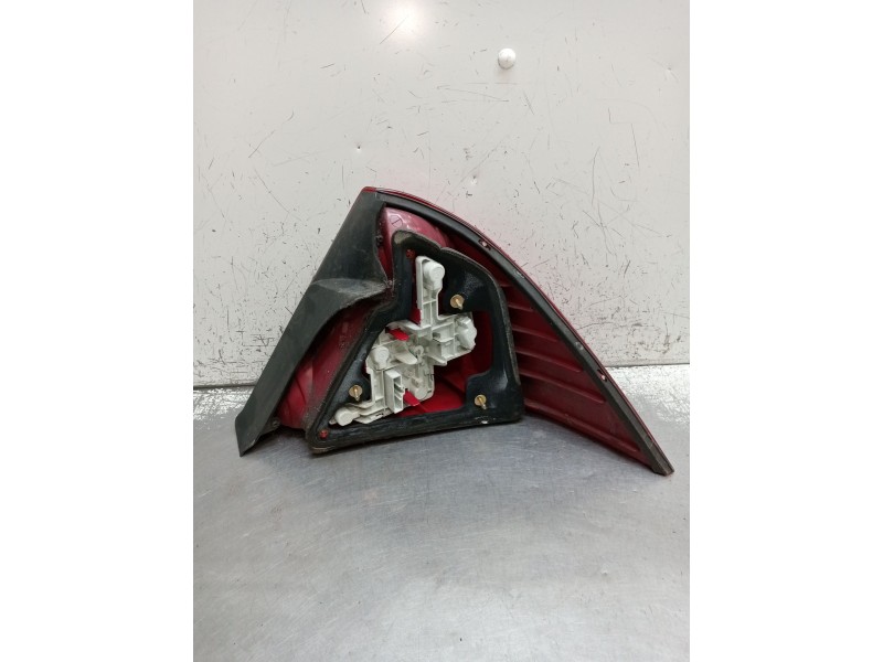 Recambio de piloto trasero izquierdo para ford mondeo iii sedán (b4y) 2.0 tdci referencia OEM IAM   2001