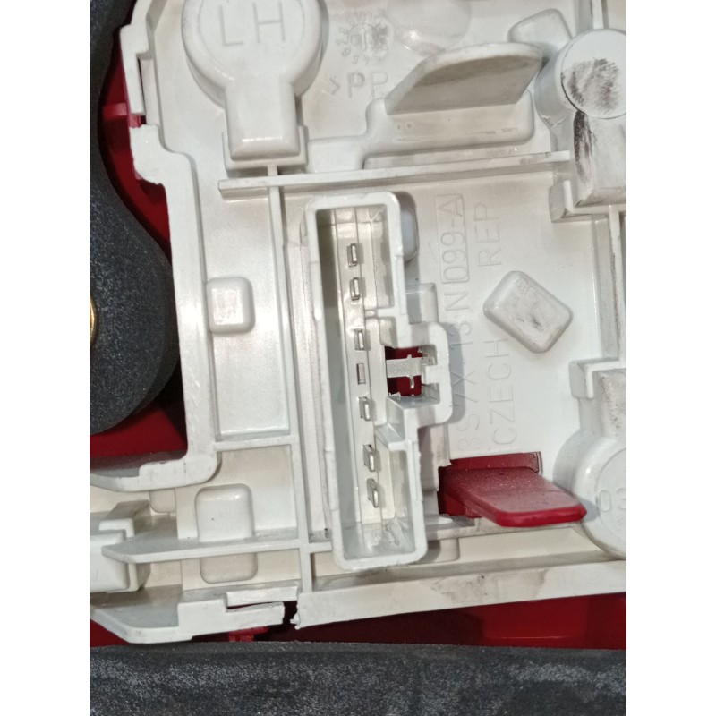 Recambio de piloto trasero izquierdo para ford mondeo iii sedán (b4y) 2.0 tdci referencia OEM IAM   2001