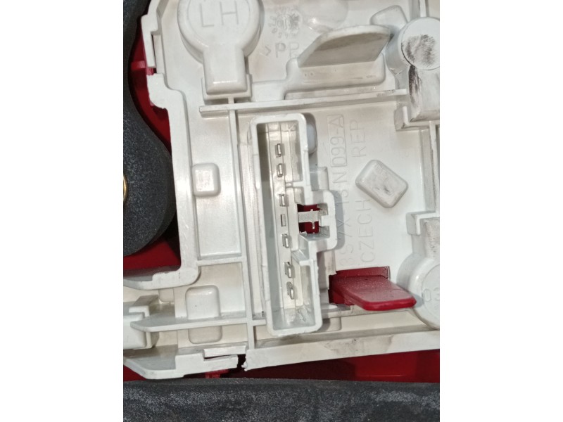 Recambio de piloto trasero izquierdo para ford mondeo iii sedán (b4y) 2.0 tdci referencia OEM IAM   2001