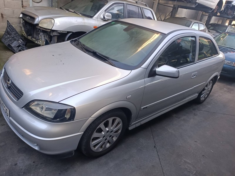 opel astra g berlina del año 2004