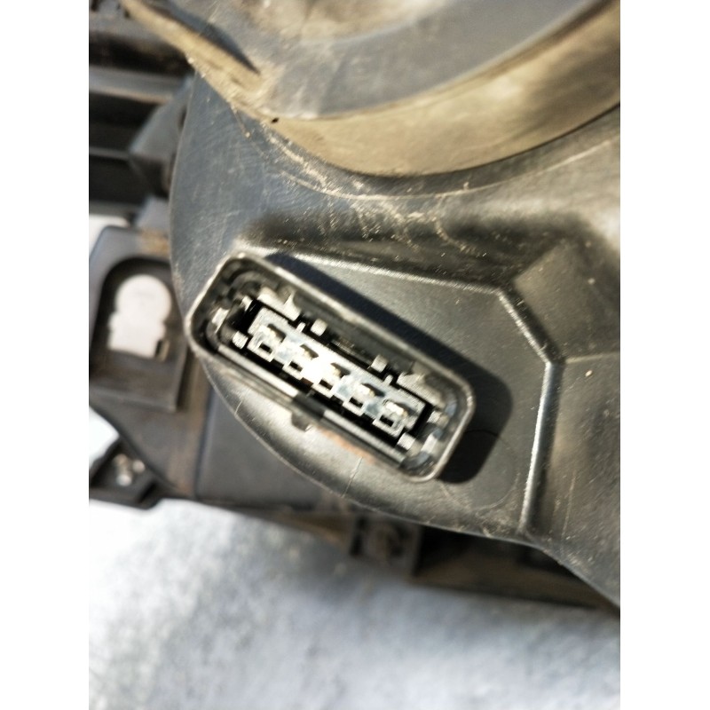 Recambio de faro derecho para renault clio iii (br0/1, cr0/1) 1.2 16v (br02, br0j, br11, cr02, cr0j, cr11) referencia OEM IAM 89