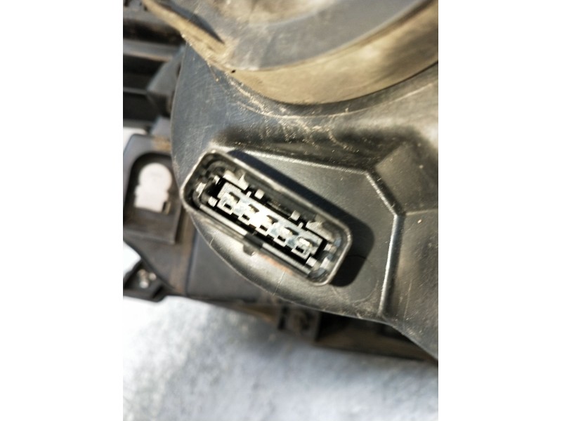 Recambio de faro derecho para renault clio iii (br0/1, cr0/1) 1.2 16v (br02, br0j, br11, cr02, cr0j, cr11) referencia OEM IAM 89