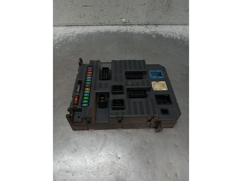 Recambio de caja reles / fusibles para peugeot 308 i (4a_, 4c_) 1.6 16v referencia OEM IAM 9663798180 BSI2004 P0200 2007