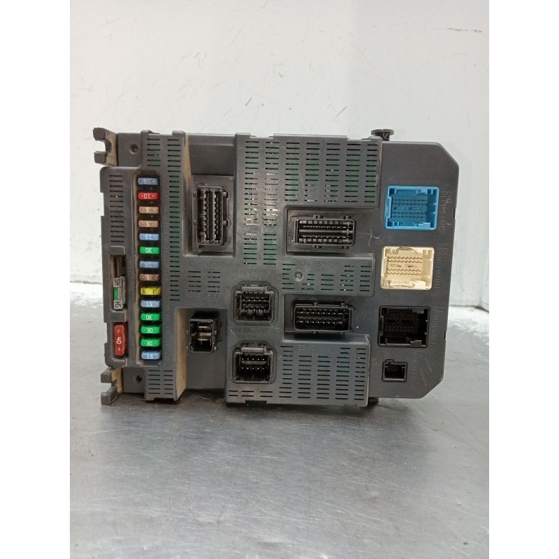 Recambio de caja reles / fusibles para peugeot 308 i (4a_, 4c_) 1.6 16v referencia OEM IAM 9663798180 BSI2004 P0200 2007