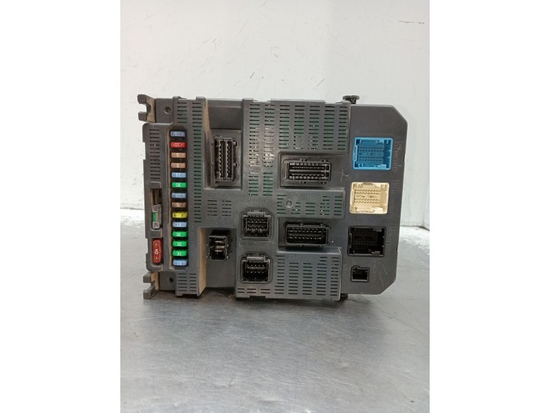 Recambio de caja reles / fusibles para peugeot 308 i (4a_, 4c_) 1.6 16v referencia OEM IAM 9663798180 BSI2004 P0200 2007