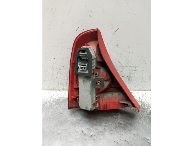 Recambio de piloto trasero derecho para renault clio ii (bb_, cb_) 1.5 dci (b/cb08) referencia OEM IAM   2001