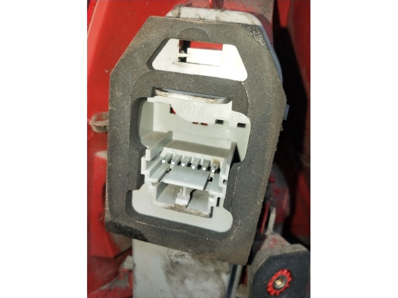 Recambio de piloto trasero derecho para renault clio ii (bb_, cb_) 1.5 dci (b/cb08) referencia OEM IAM   2001