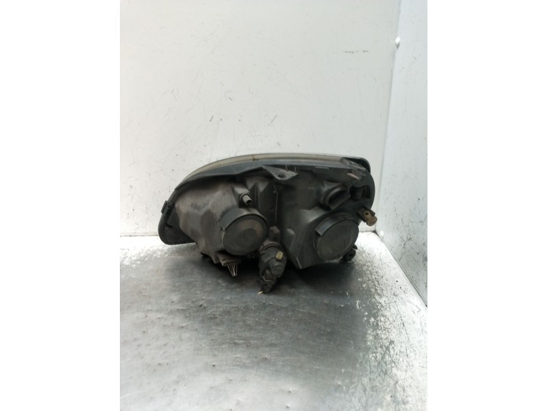 Recambio de faro derecho para renault clio ii (bb_, cb_) 1.5 dci (b/cb08) referencia OEM IAM   